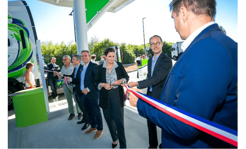 Station-service GNV/BioGNV : gaz renouvelable, transport durable.